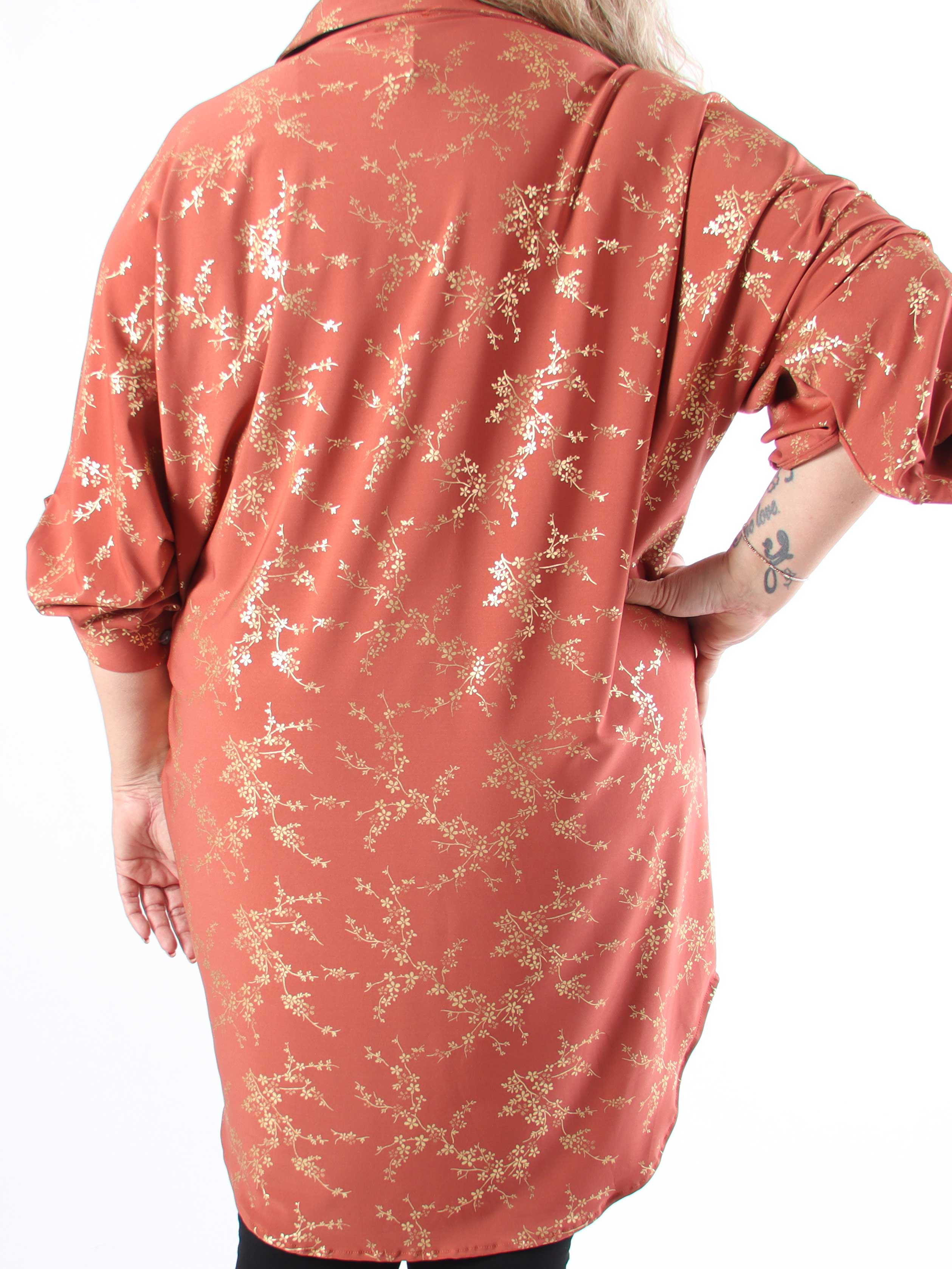 Mia Gold - Elastisk plus size skjortekjole med gulddetaljer